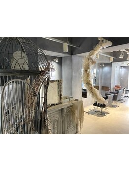 【輝く月夜…★物語の世界に迷い込んだかのような空間】店内に一歩足を踏み入れると大きな浮かんだ月が…♪