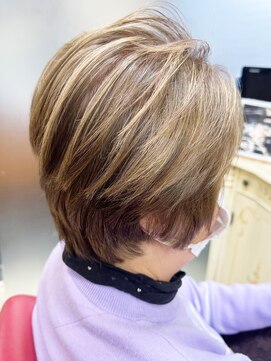 アルファ インタラクティブ エム フラワー(ALUFA interactive.M Flower) 30代40代ハイライト3Dカラー外国人風カラーホワイトベージュ