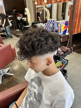 ハイパー(HYPER) メンズスペインカールスキンフェードバーバー