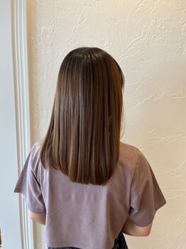 当店オリジナル技術、「セクションコントロールストレート」髪に合わせて細かく調合、部分塗布します◎