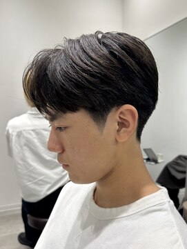 カルム(kalm) 毛流れセンターパートニュアンスパーマカルマヘアメンズパーマ