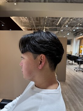 ルースト 渋谷店(ROOST) MEN’S/サーフカール/刈り上げセンターパート/髪質改善/渋谷