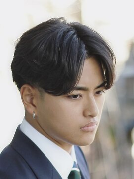 ハレ ヘアサロン(Hale hair salon) Hale刈り上げセンターパートフェザーパーマニュアンスパーマ原宿