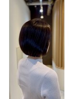 イゾラ(isola)&nbsp;広がりやすい髪を自然にまとめる大人ボブ