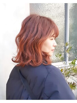 ピーロ(piilo) パキッとオレンジカラーにウェービーなスタイリングを◯