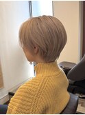 シャンパンベージュ×ショートヘア