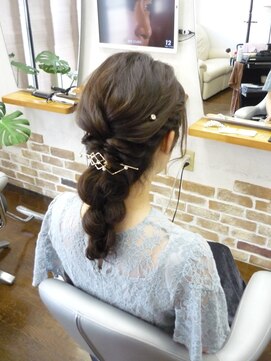 エイチワイヘアーデザイン(HY hair design) 編みおろしアレンジ