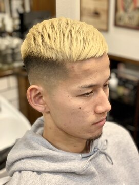 ビアードバーバーショップ(BEARDBARBERSHOP) スキンフェード×ブリーチ×クロップ