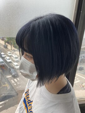 マイレ(maile) Wカラーブルーブラック 切りっぱなしボブ