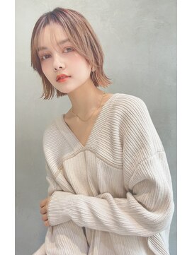 エイミー(Aimee) Aimee 町田 切りっぱなしボブ×シフォンベージュ