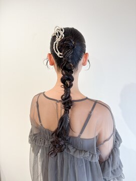 スリーバイザサロン(THREE by the salon) 編みおろしポニーアレンジ