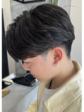 ネクストフォーヘアー(NEXT for hair) センターパート　フェザーパーマ