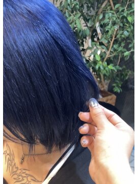 シアン 栄店(CYAN.) 暗めだけど鮮やかネイビーブルーに