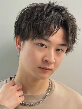 ツイストパーマ 刈り上げセンターパート 束感 オリーブカラー