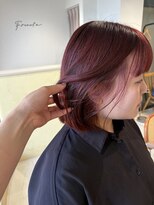 フルクタ(Fructa) あご下切りっぱなしボブとピンクレッドカラー