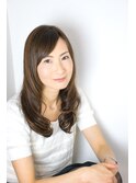 毛先ワンカールで大人女子力がアップするスタイル