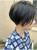早口で言えるかな？ブルーブラックのツーブロックボブ