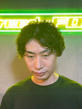 グリーディーフォックス 代々木(Greedy FOX) コンマヘア/センタ-パ-ト/ツイストスパイラル/スキンフェード