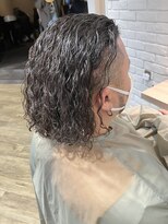 エヌプラス(N+)&nbsp;波巻きツイストスパイラル刈り上げセンターパートサーフカール