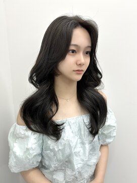 ヒン(HIN) くびれるヨシンモリスタイル