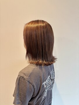 ペスカケイクリエイティブ(PESCA K-CREATIVE) 上品に揺れる外ハネミディ×艶カラー