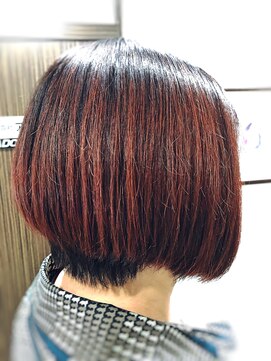 キャン 温品店(CAN) 【CAN】大人女子にオススメ♪前下がりボブ×レッド