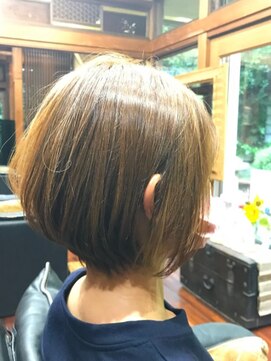 美容サニー くびれショートボブ