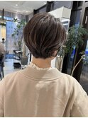 2023人気　白髪ぼかしハイライト　大人女子　丸みショート