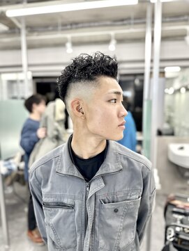 クロムトウキョウ ザ バーバー ネオン 新宿店(CHROM TOKYO the Barber ne/on) スキンフェード/ツイストパーマ