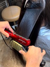 髪を傷ませない、ピンピンにさせないこだわりのアイロンワーク！