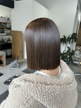 ブルーブラン(blue blanc) パッっとミディアムボブ