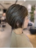 白髪を活かしてハイライトに　脱白髪染めショート