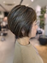 ステア ケース(stair case)&nbsp;白髪を活かしてハイライトに　脱白髪染めショート