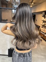 サニー 渋谷(SUNNY)&nbsp;バレイヤージュ、ハイライト、レイヤーロング、グレーベージュ