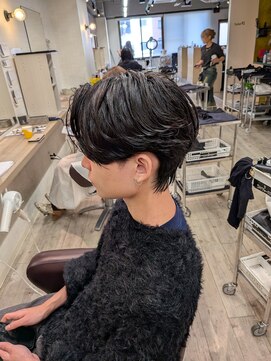 コワファーストナガサキシャンプーボーイ(COIFF1RST NAGASAKI SHAMPOO BOY) フェザーセンターパート×フェザーパーマ