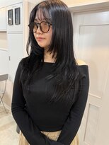 アトレ 梅田店(attrait)&nbsp;セミロングのツヤ黒で魅せる大人っぽいヘアスタイル