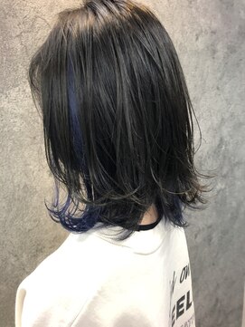 ノイ(Noy) インナーカラーネイビー+切りっぱなしボブ