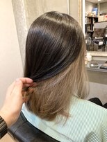 ワンズ(One’s)&nbsp;インナーカラー×ホワイトベージュ