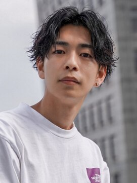 クロムトウキョウ ザ バーバー ネオン 新宿店(CHROM TOKYO the Barber ne/on) 波巻きセンターパート/波巻きパーマ/センターパート