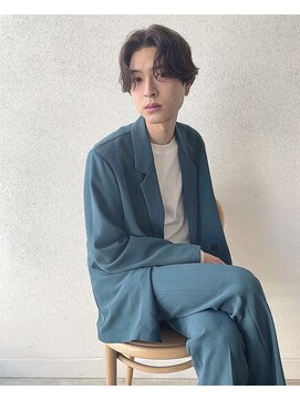 キュー(Cue_) センターパートニュアンスパーマ毛流れパーマ（表参道原宿）