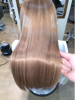 アールズ ヘアー(R s hair)の写真/髪のダメージを補修し指通りなめらかな美髮へ導きます。思わず触れたくなるような貴女史上最高のツヤ髪に…