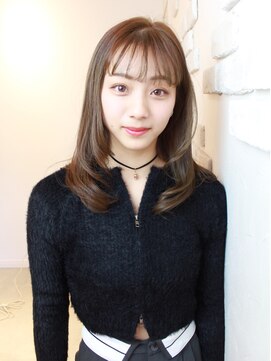 アヴァン(avant) 【avant】赤みを消したやわらかオリーブベージュ