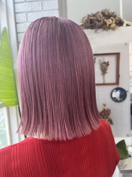 レイリー(Reilly) ぱつっとボブ×ペールピンク