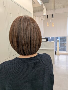 ナビバイケンジ(NaVI by KENJE) 丸み×くびれで“首が細く見える”大人ショート