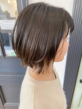 シキ(SIKI) レイヤー 外はね  リトルウルフ グレージュ ベージュ くびれボブ