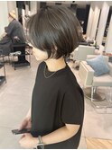 大人前下がりショートボブ　丸みショート耳掛け
