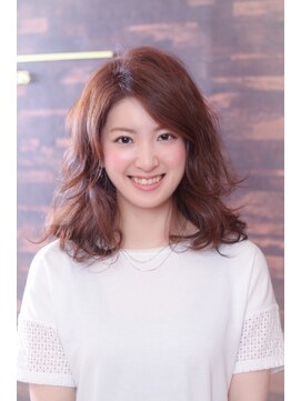 アンドプラス(And plus) くせ毛風ウェーブミディアム