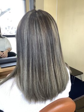 ワラティク(WARATI C) 立体感のあるカラー