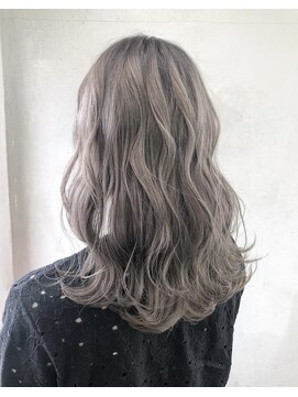 イト(ito.) グレージュラフウェーブ_くびれヘア_メルティカラー