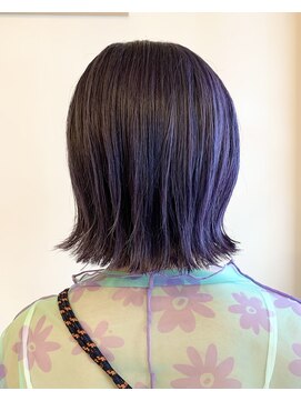 トレパルッキエーレ(tre parrucchiere) ［-tre-］ダブルカラー×バイオレット　#切りっぱなしボブ
